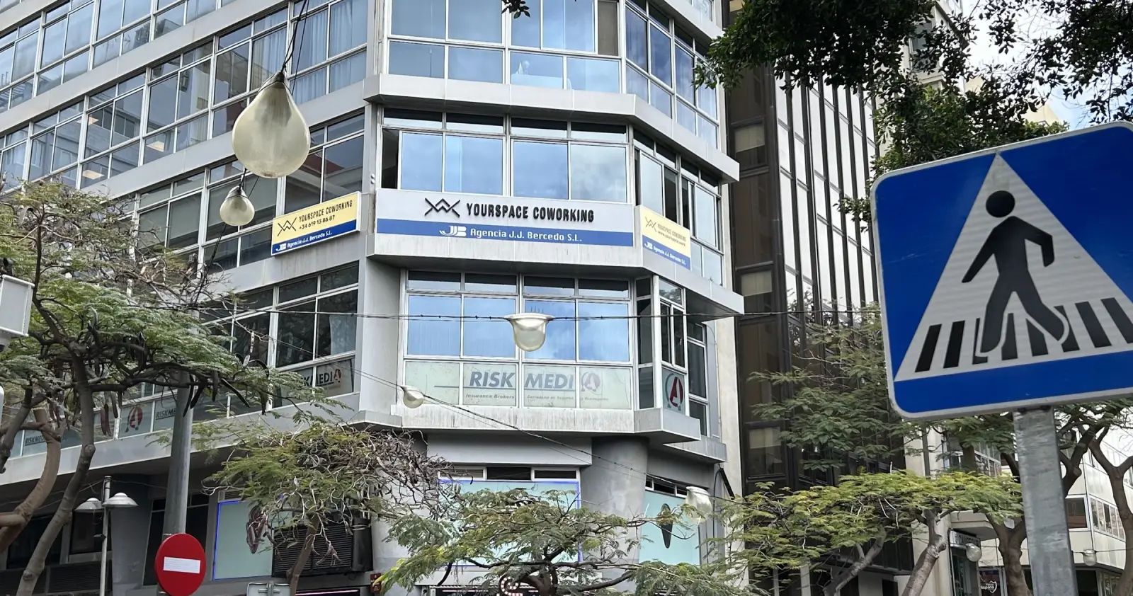 Fachada del edificio · YOURSPACE COWORKING, en pleno centro de Santa Cruz de Tenerife, fácil de encontrar y de acceder.