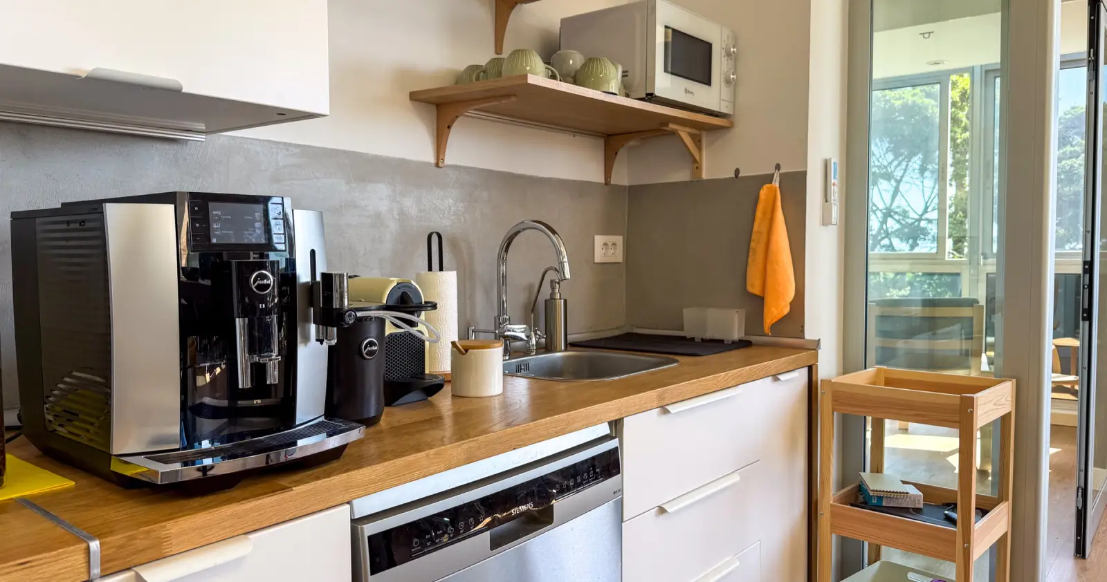 Coffee point · Café, cocina y pequeños detalles para hacer más cómodo el trabajo diario.