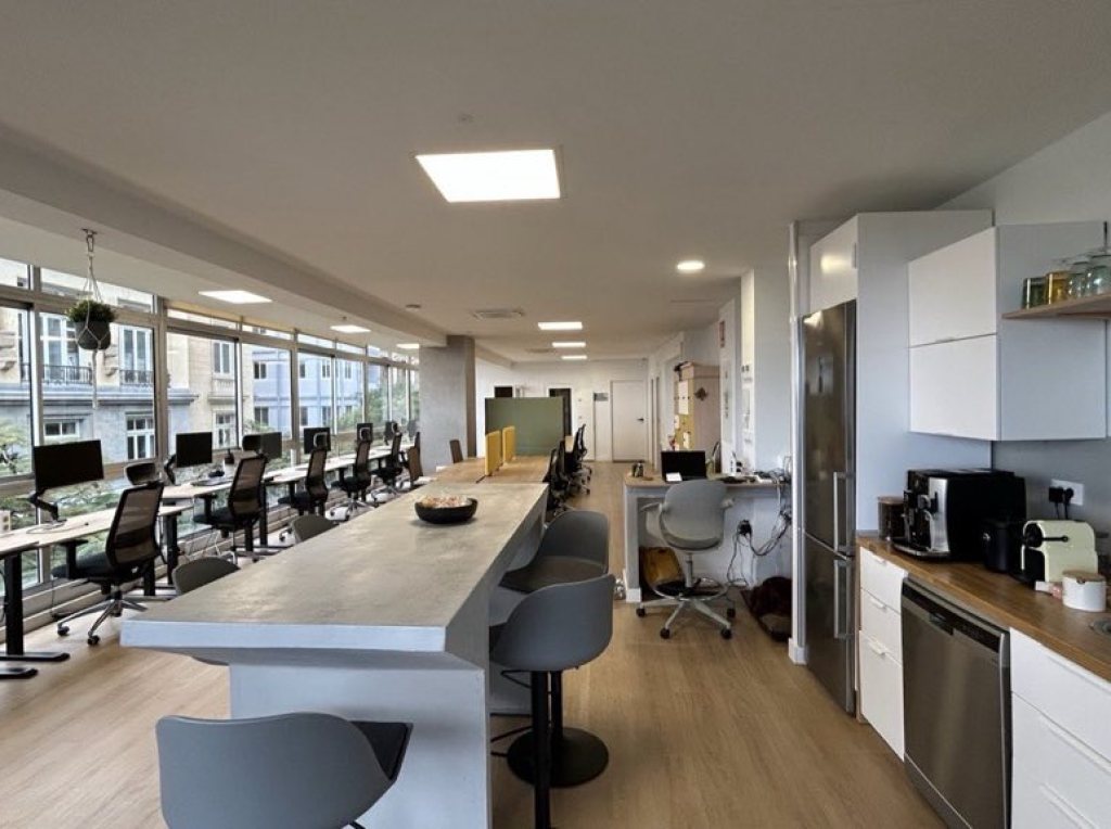 Coworking moderno con vistas al mar en YOURSPACE Santa Cruz de Tenerife